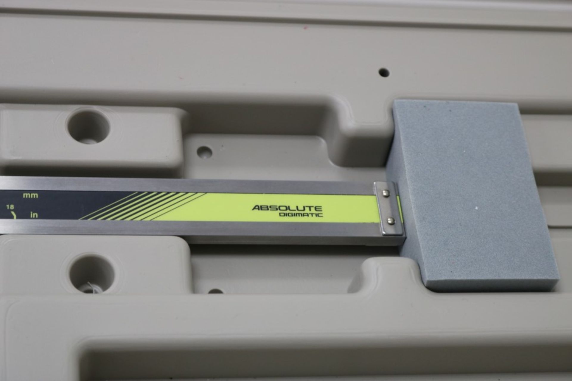 Mituttoyo Absolute Digimatic ID/OD 0.0001 - 18" Digital Caliper - Image 3 of 6