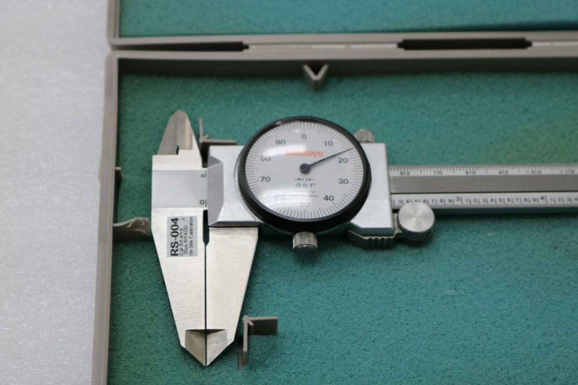 Mitutoyo 0.001 - 6" Dial Caliper and Mitutoyo 0.001 - 8" Dial Caliper - Image 3 of 7