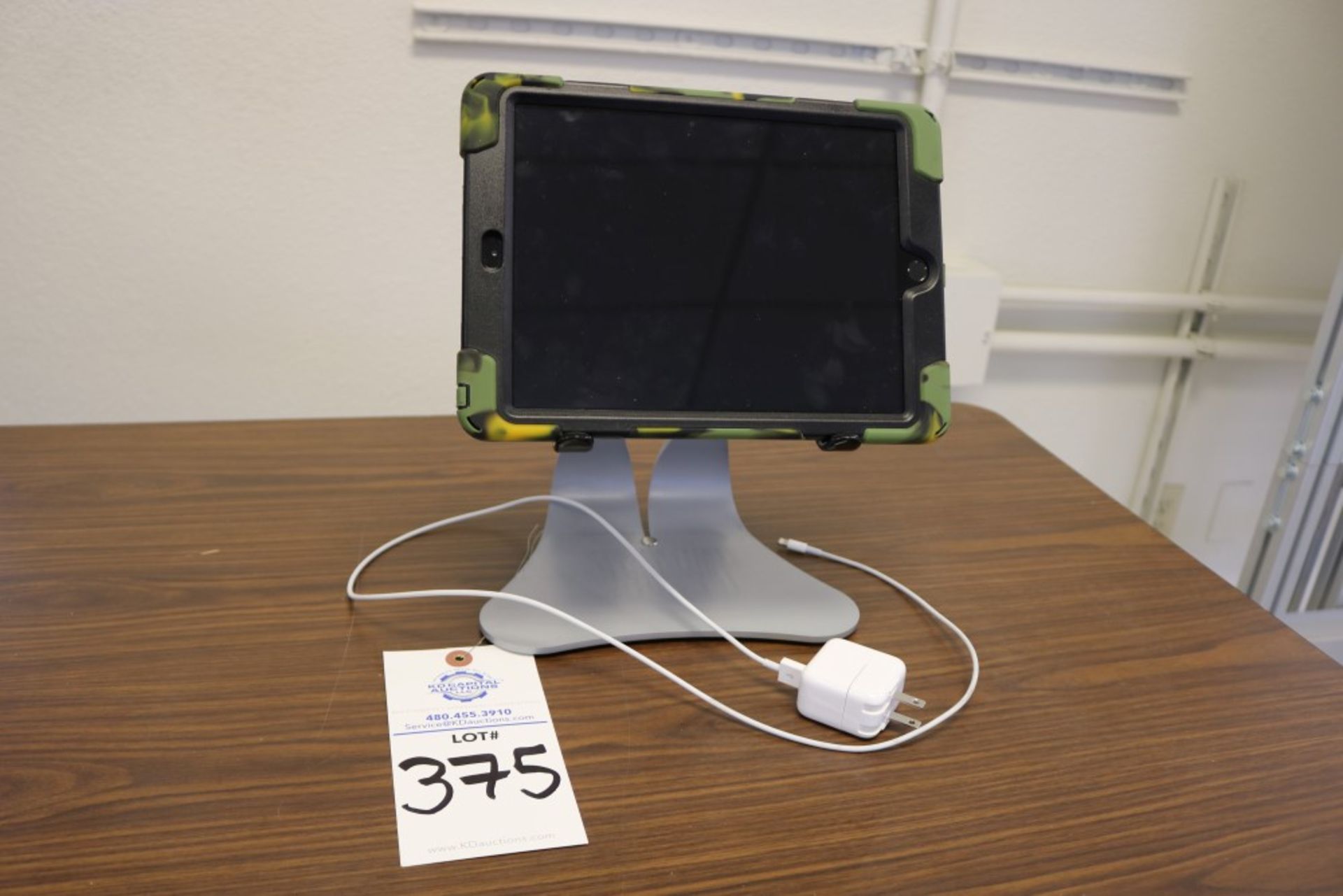 Ipad 32G, Gen 6, Wifi Enables, With Otterbox Heavy Duty Case and Kickstand, Lightning Cord and - Image 6 of 6