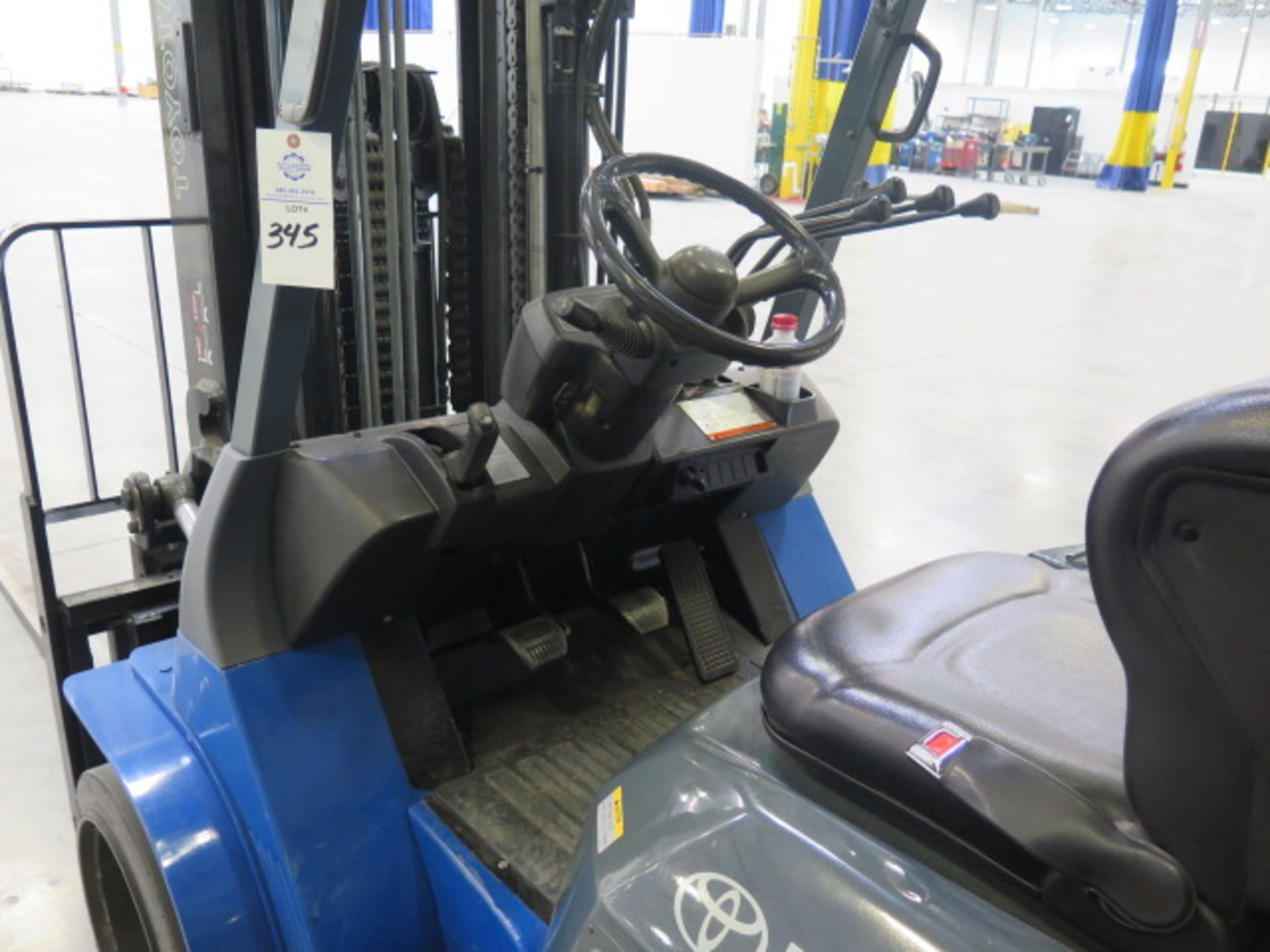 Toyota 7FGCU45 10,000 Lb Cap LPG Forklift s/n 70247 w/ 3-Stage Mast, 187” Lift height, Side Shift, - Image 4 of 13
