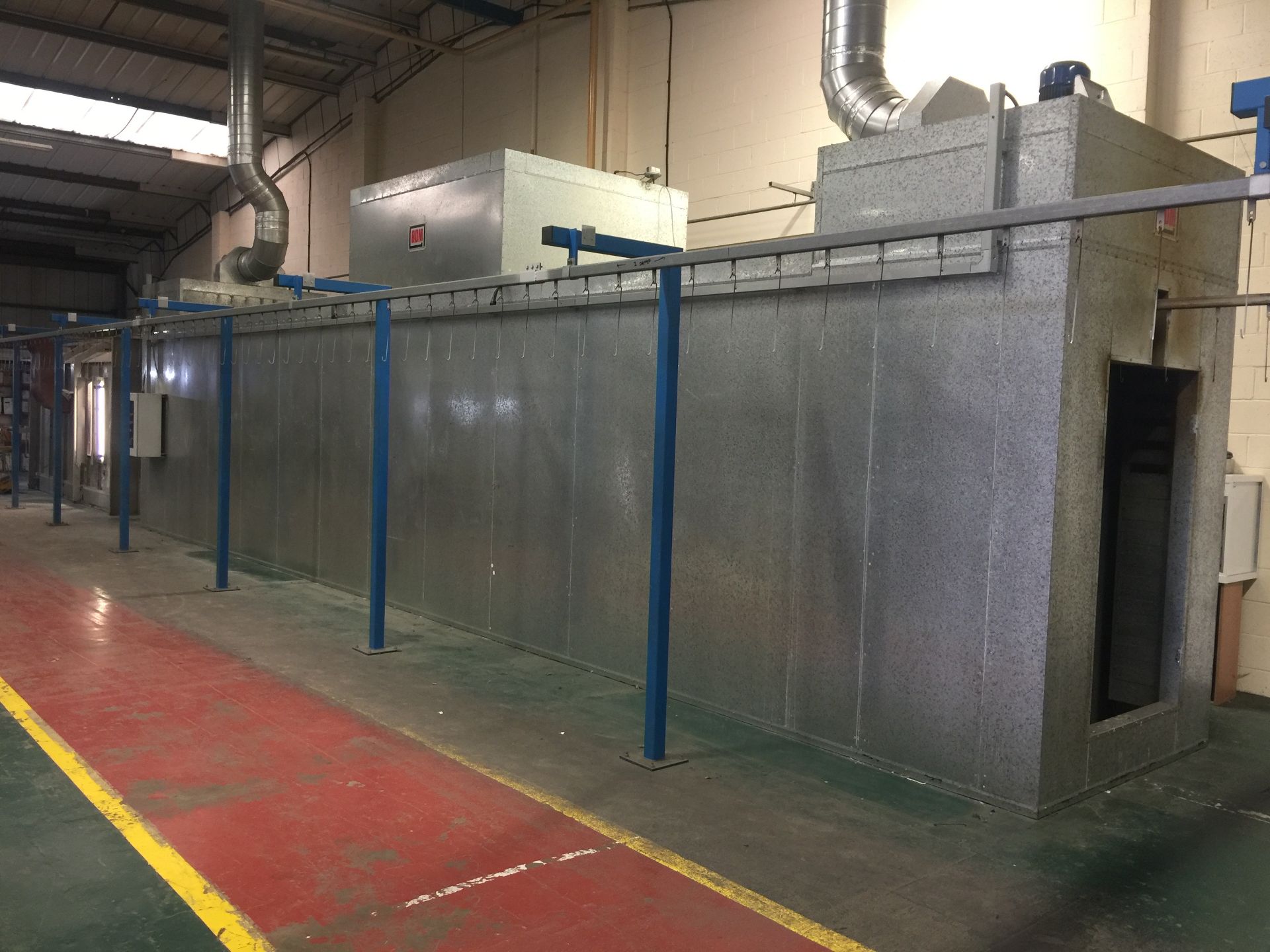 POWDER COATING PLANT EUROTEC SPRAY BOOTH, RDM RECIRCULATION OVEN, CONVEYOR CHAIN & EXTRACTION - Image 6 of 19