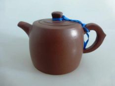 Yixing Teekanne, China, rötlicher Scherben, Bodenmarke, h. 8cm