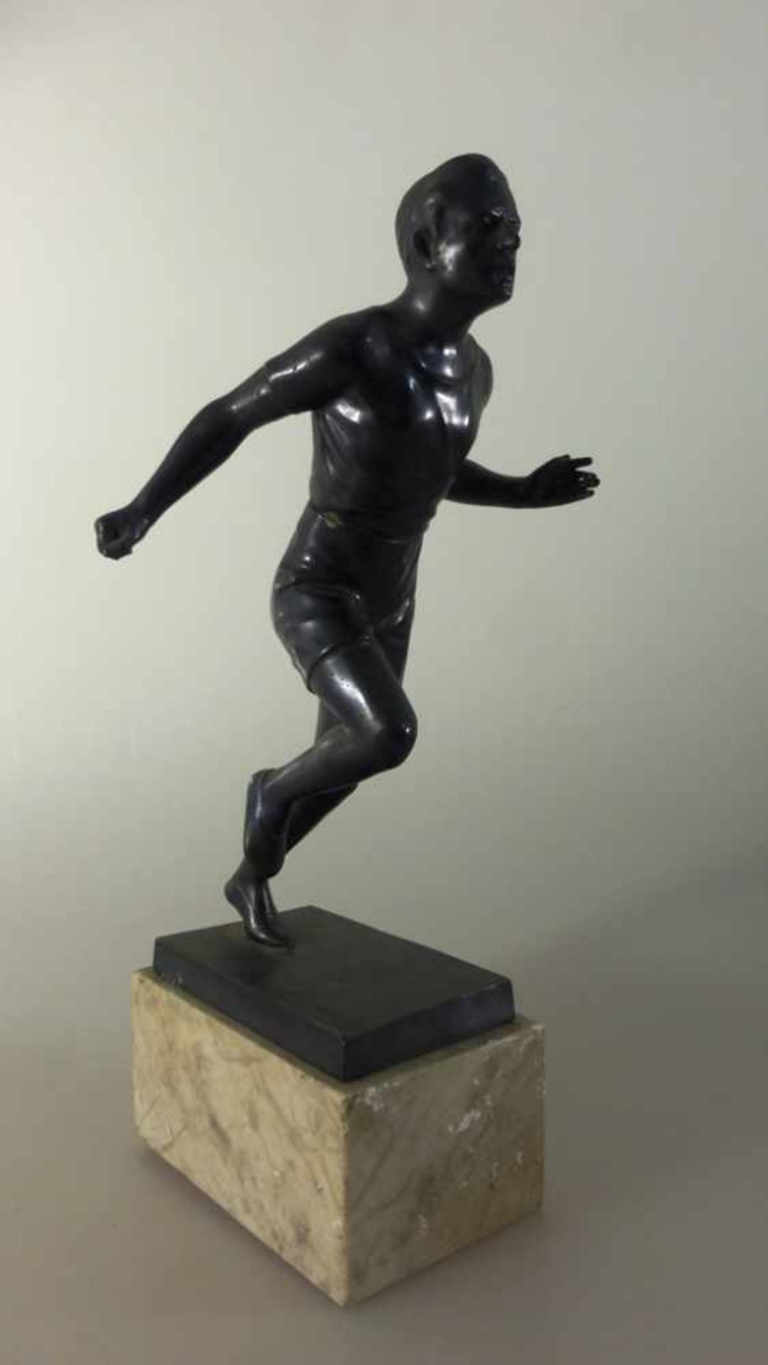 Sport-Figur um 1930, "Läufer", dekorative Darstellung, Metallguss, h. ohne Sockel 20,5cm