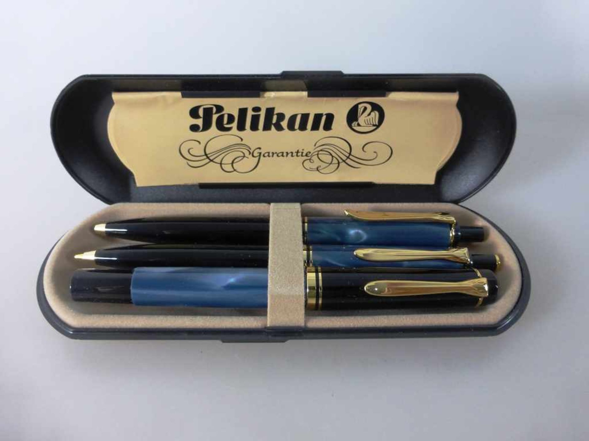 Schreibset Pelikan, Füller / Kugelschreiber / Bleistift, blau marmoriert, im Etui,neuwertiger