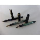 3 Schreibgeräte / Füller, 2x Pelikan Füller mit Stresemann Streifen, jeweils Goldfeder 585, Füller