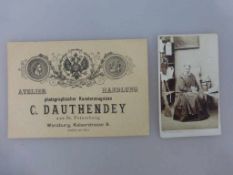 Photografie Atelier Dauthendey, rs. Wappen sowie Beschriftung "Phot. Dauthendey aus St.Petersburg in