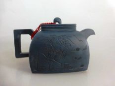 Yixing Teekanne, China, bläulicher Scherben, Landschaftsdarstellung und Schriftzeichen,Bodenmarke,