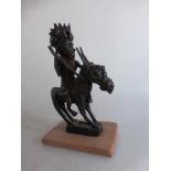 Bronzefigur eines Krieger auf Pferd, auf Tonplatte mont., wohl Nigeria, h. 22cm