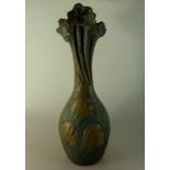 Jugendstil Vase, Bernhard Bloch, Eichwald / Böhmen um 1900, Keramik, schauseitig dreiFrauenköpfe mit