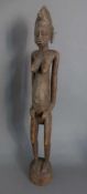 Afrika, große stehende Figur, Senufo - Elfenbeinküste, stehende weibliche Figur mitTaurierungen,