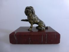 Kleiner Hund auf Marmorsockel, Bronze, h. 7,5cm