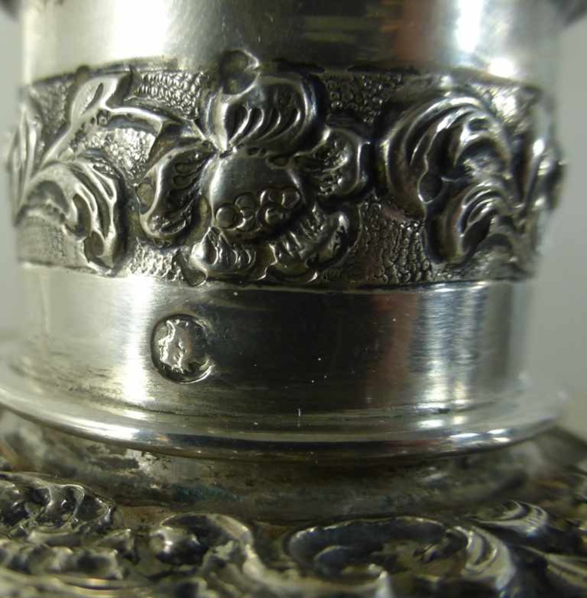 Teedose, Niederlande, Silber 833, mehrfach punziert, umlaufend mit NiederländischenGenreszenen, - Image 3 of 4