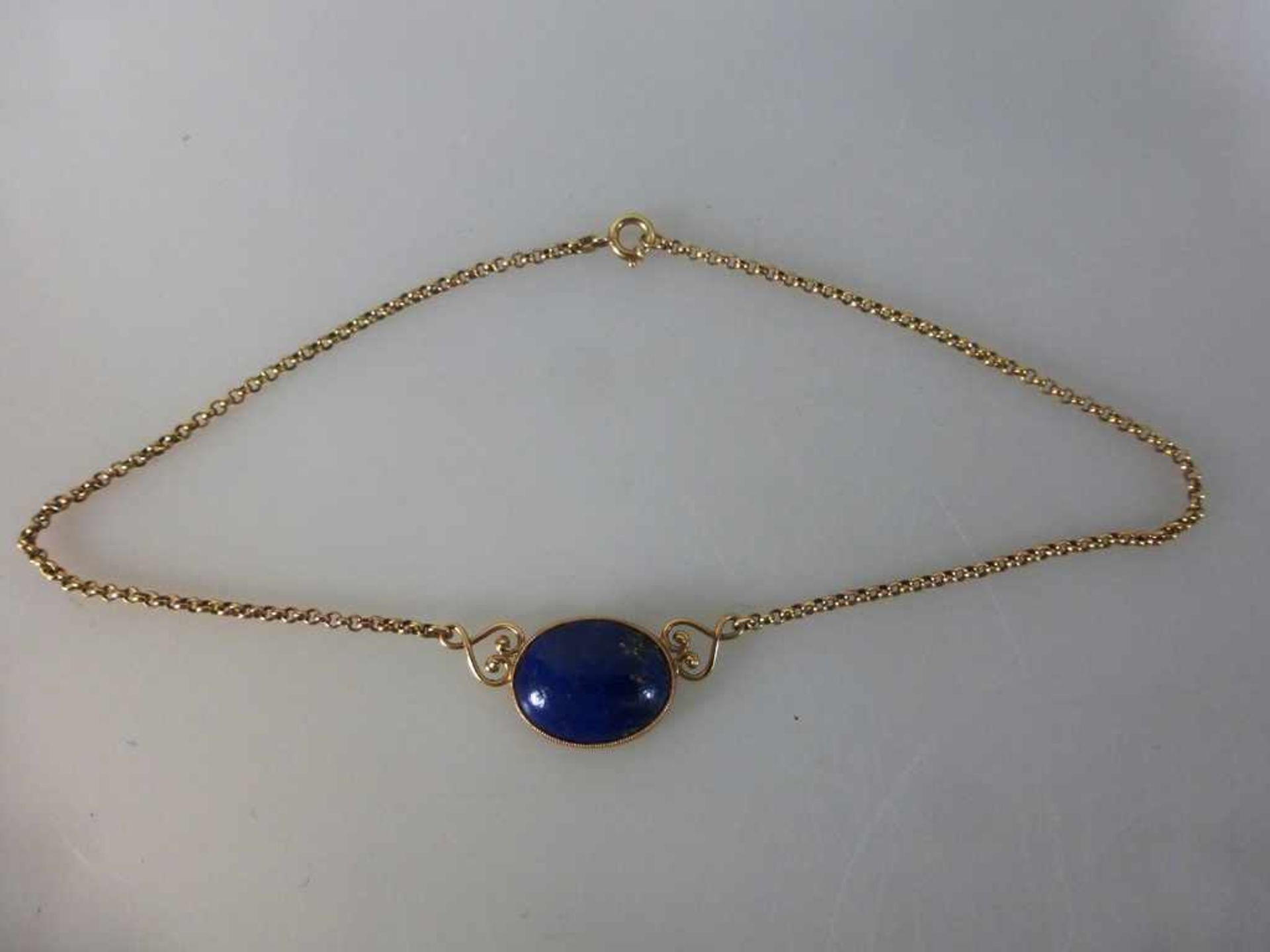 Collier, Gelbgold 585 mit ovalen Lapislazuli, l. 34,5cm, 8,7g.- - -18.00 % buyer's premium on the