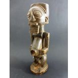 Afrika - Kongo, männliche Ahnenfigur der Luba Hemba, Holz geschnitzt, h. 29,5cm- - -18.00 % buyer'