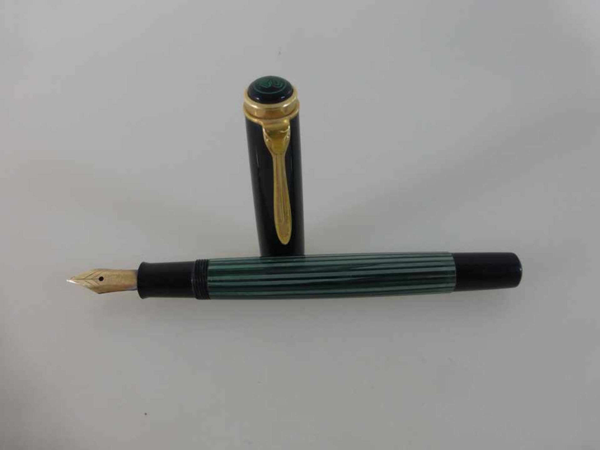 Pelikan Füller "400", grüne Stresemann Streifen, Goldfeder 585- - -18.00 % buyer's premium on the