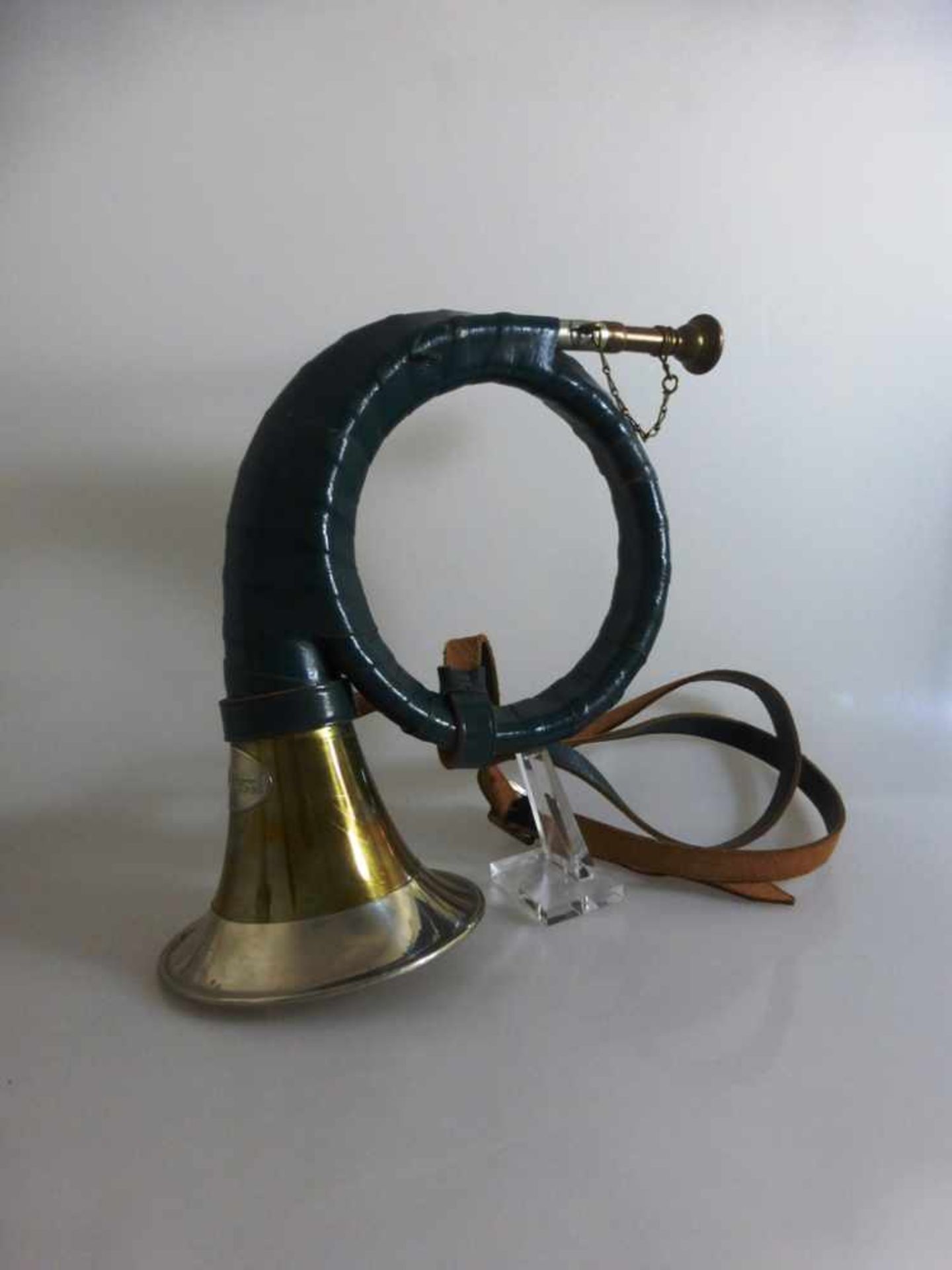 Musikinstrument - Jagdhorn, Messing mit Umwicklung, bez. Fürst Pless, l. ca. 35cm- - -18.00 %