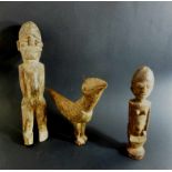 Afrika, Elfenbeinküste, 3 Objekte der Lobi, männliche u. weibliche Figur, Vogel,Altersschäden,
