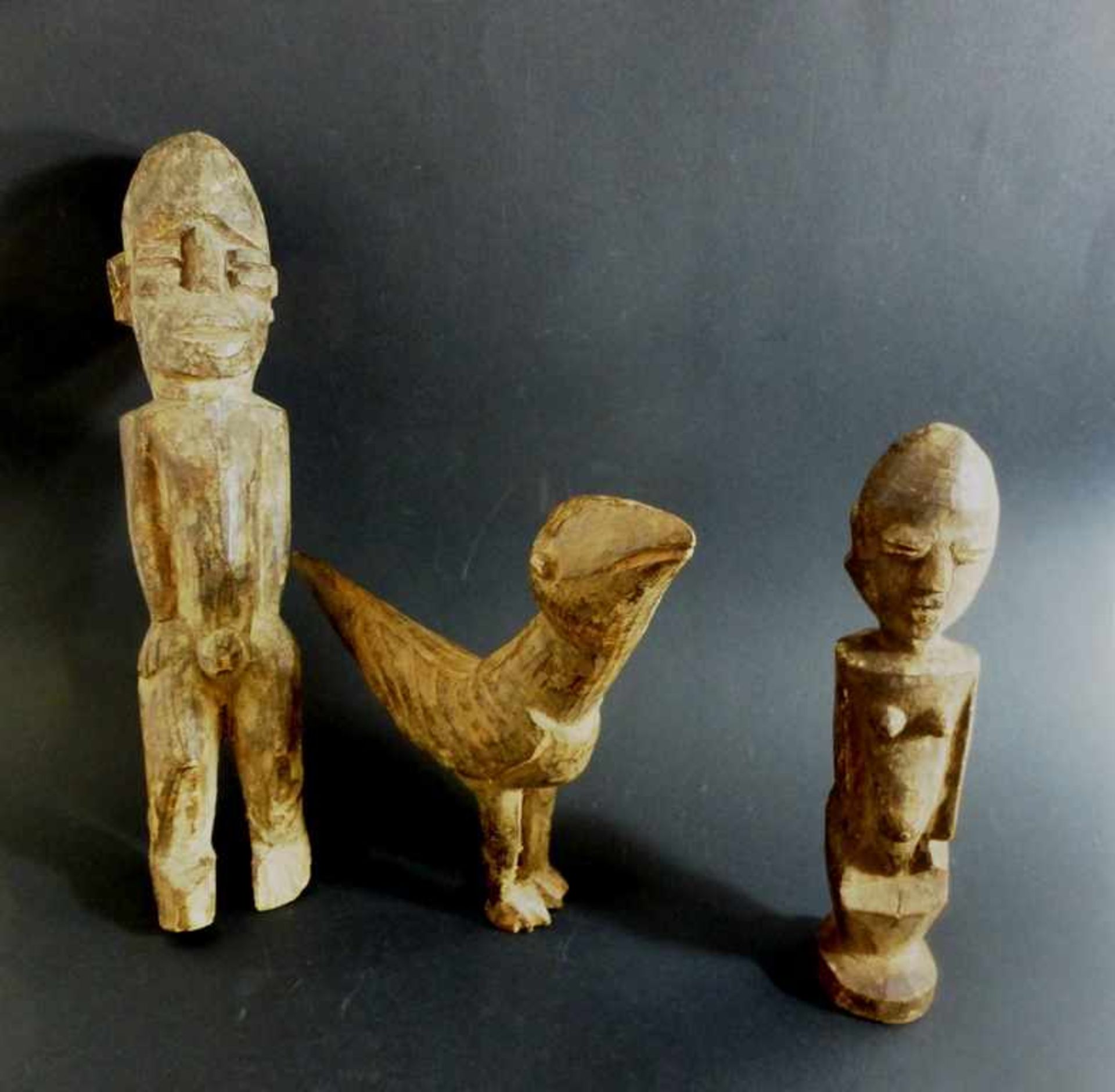 Afrika, Elfenbeinküste, 3 Objekte der Lobi, männliche u. weibliche Figur, Vogel,Altersschäden,