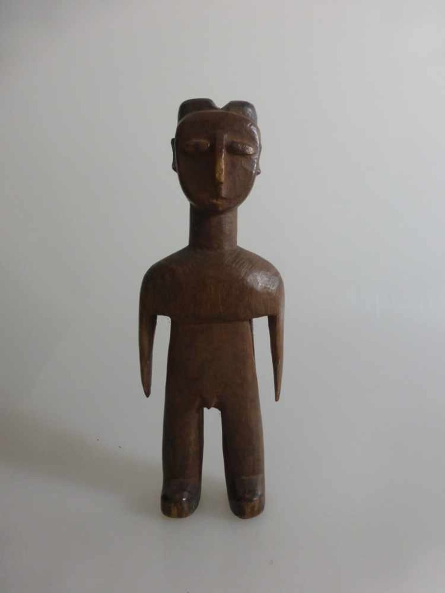 Afrika - Ghana, männliche Figur der Ewe, Holz geschnitzt, h. 18cm- - -18.00 % buyer's premium on the