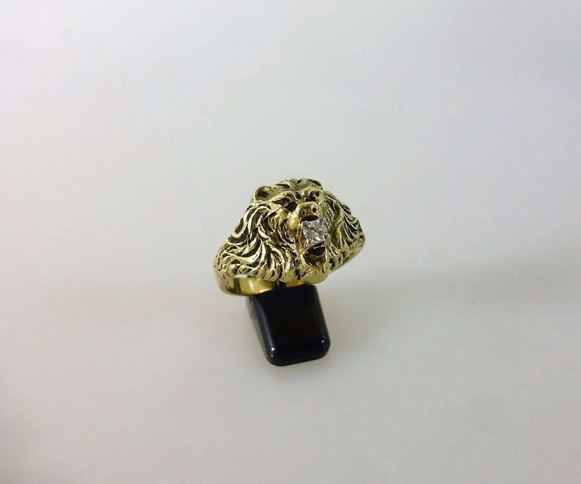 Löwenkopf Ring mit Diamant, Gelbgold 585, RG 21,5mm, 13,4g.- - -18.00 % buyer's premium on the