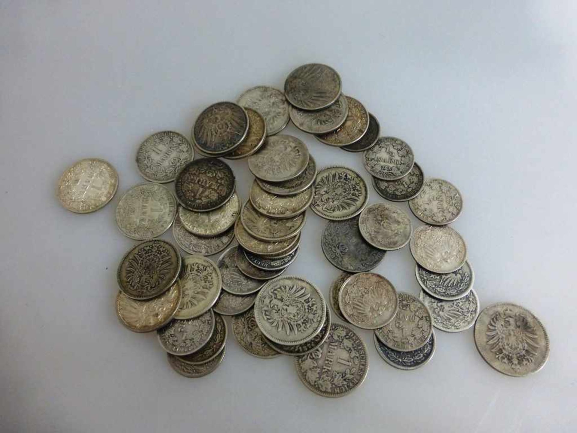 Kaiserreich Silbermünzen, 28x 1 Mark und 21x 1/2 Mark, unterschiedliche Prägeorte undJahre, bitte