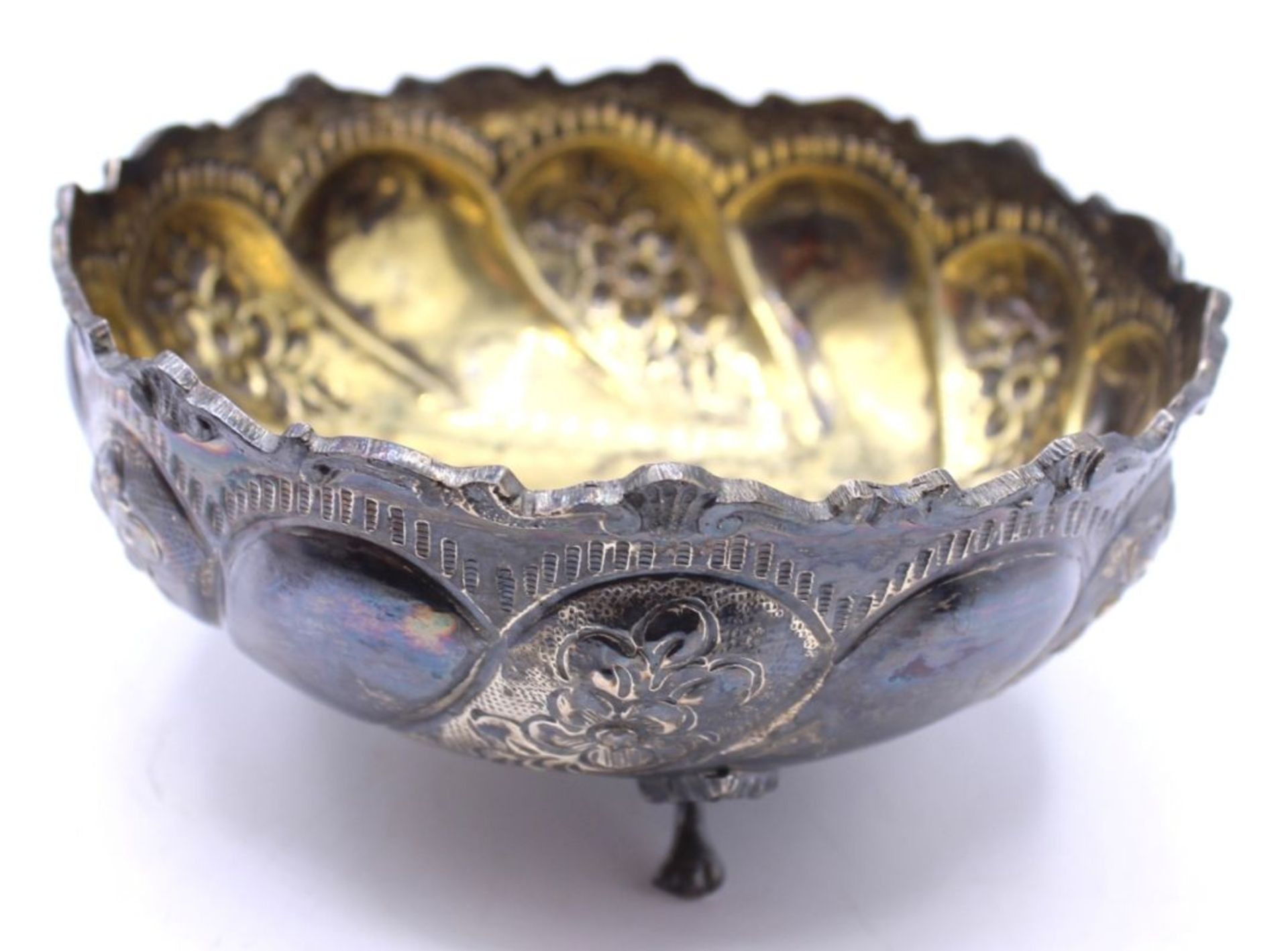 Silberschale - XX.Jahrhundert Silber gest. 800, Marke SAR, runde Form mit reliefiertem floralem