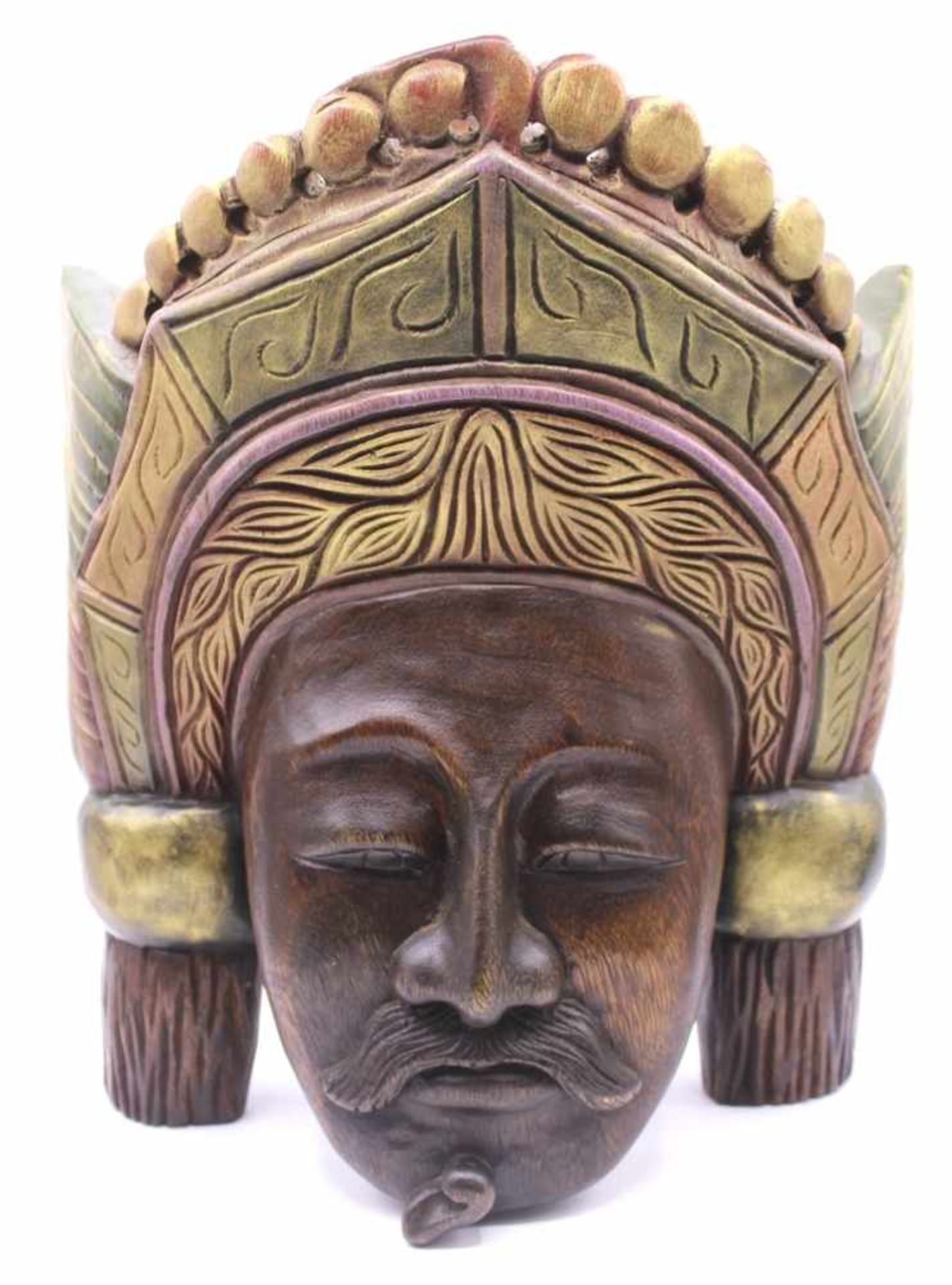 Maske wohl Thailand 20.Jahrhundert Holz geschnitzt, goldfarben abgesetzt und gefasst, Maße 37x30 cm