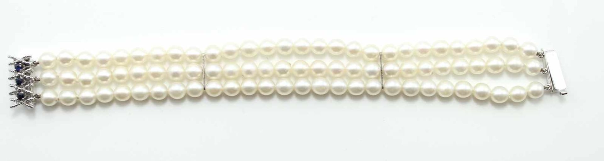 Perlarmband mit 84 Perlen (d.= 5,5 mm) 3-reihig, Schiebeveschluß und Zwischenstege WG gest. 585,