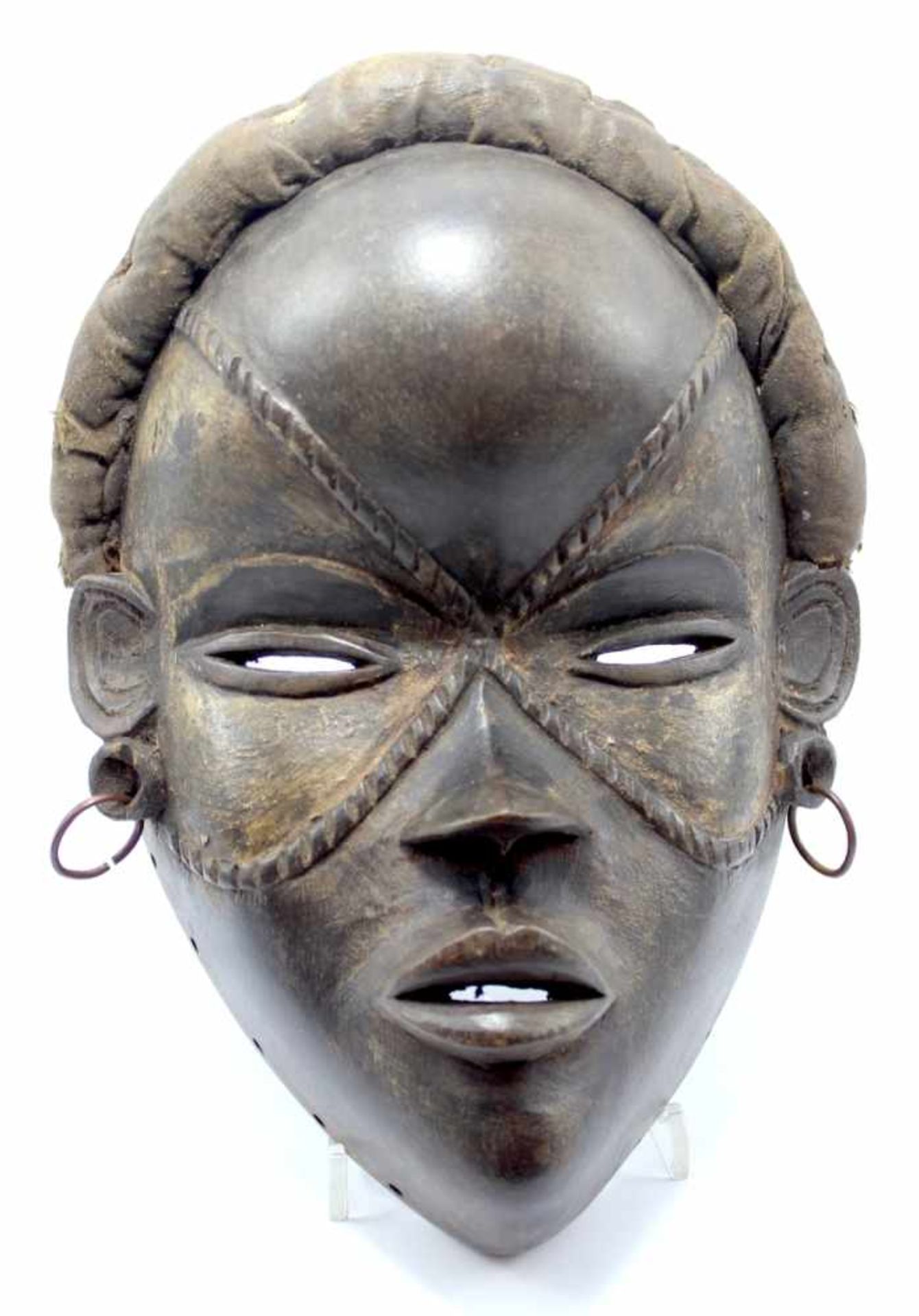 Maske - Dan Liberia braunes Holz, Schlitzaugen, Gesichtstattoos, Messingohrringe, Altersspuren, Höhe