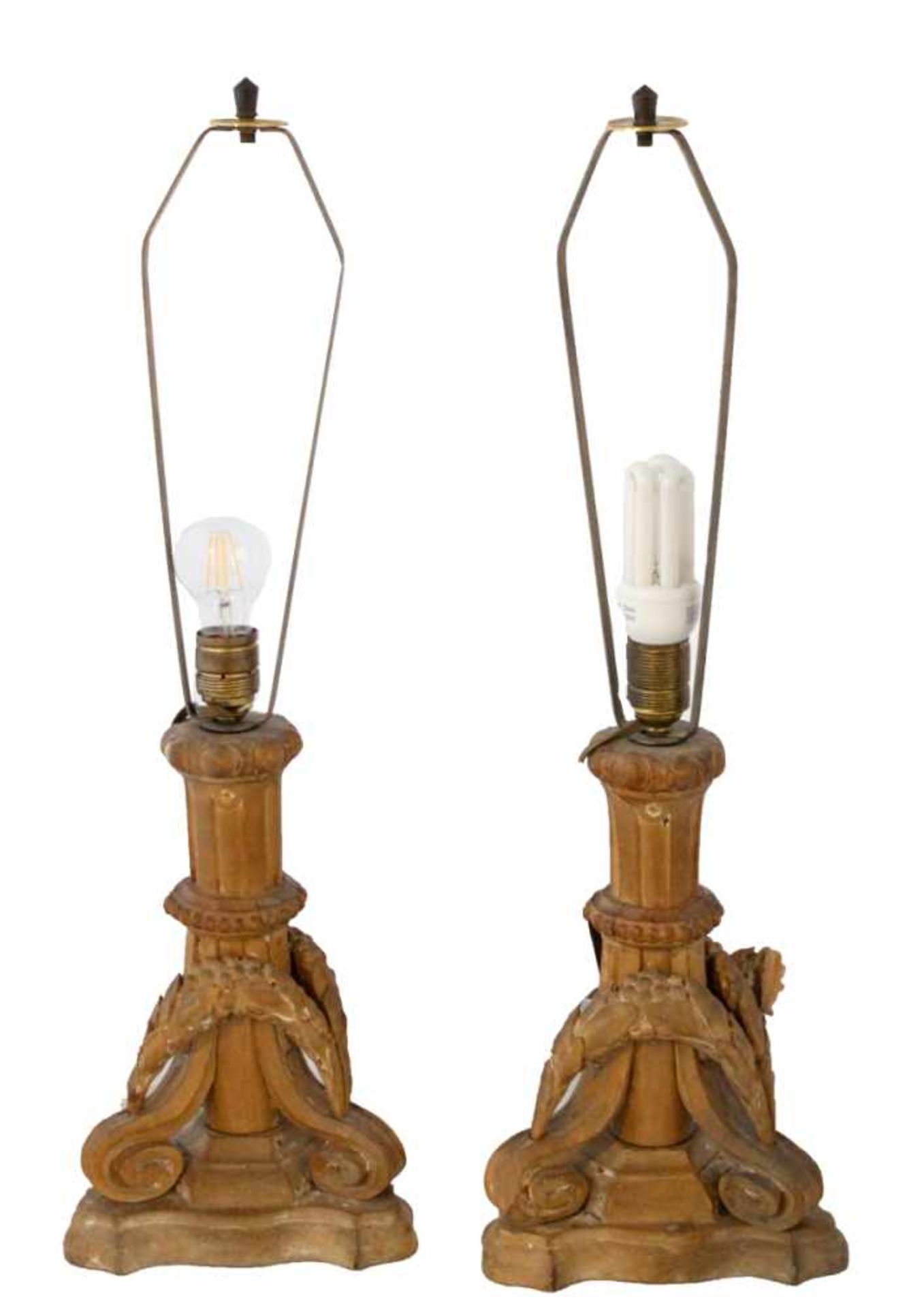 Paar Lampen - um 1800 Holz geschnitzt, verziert mit Voluten und Feston, später elektrifiziert,