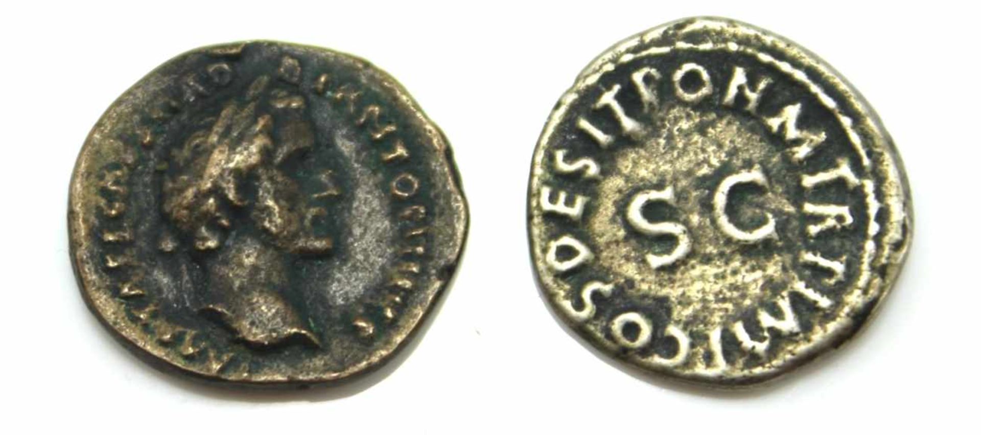 Paar Münzen - Römisches Kaiserreich 1.Kaiser Antonius Pius (86 - 161), ca. 2,98 Gramm, d.= ca. 16 mm