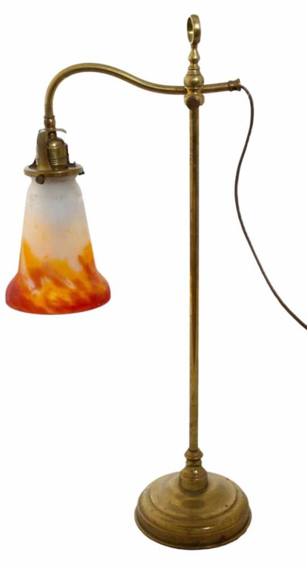 Tischlampe in der Art des Jugendstils Messing, Schirm aus satiniertem Glas mit farbigen