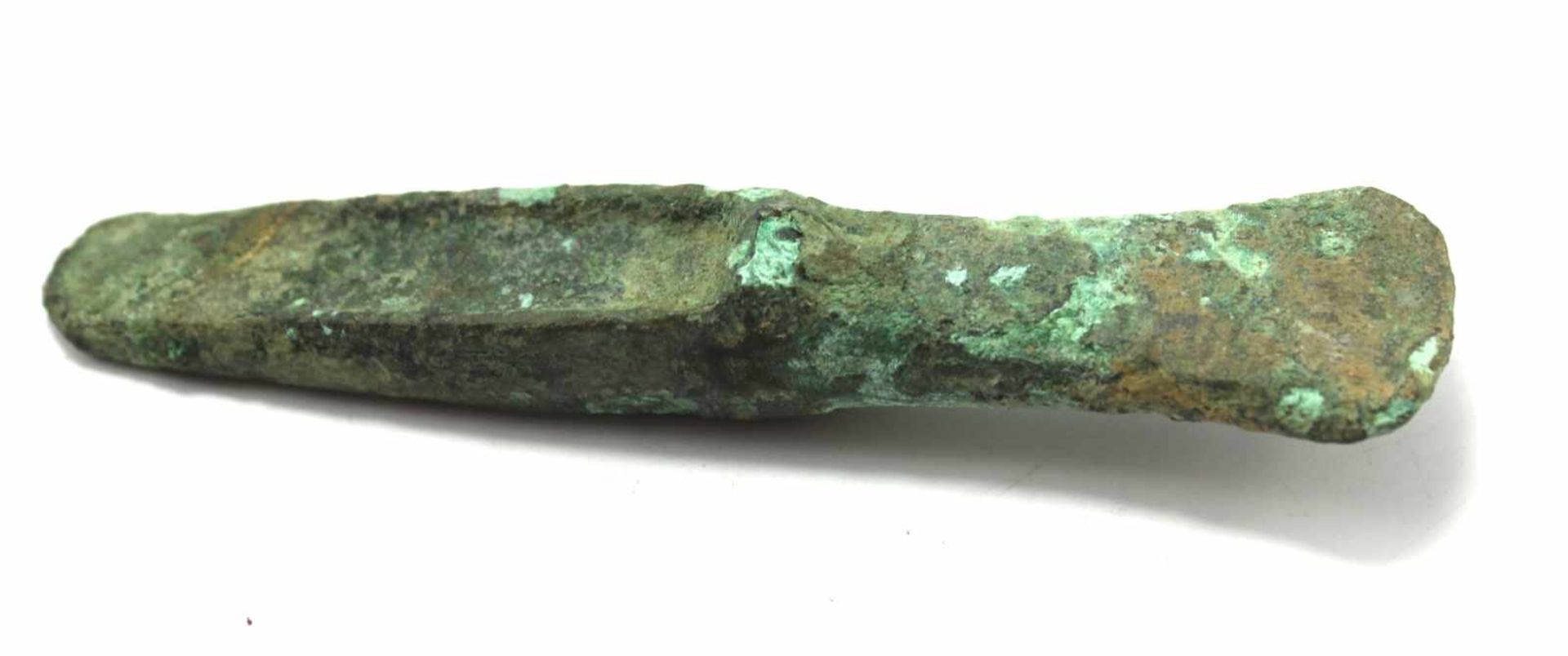 Bodenfund - Bronzezeit Absatzbeil, Bronze, grüne Patina, Länge ca. 13 cm