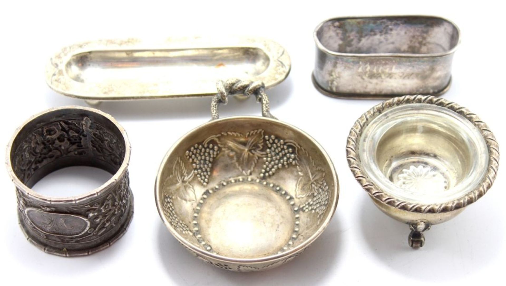 Lot Silber - 19./20.Jahrhundert bestehend aus: Silberbehälter für Zahnstocher, Salzbehälter mit