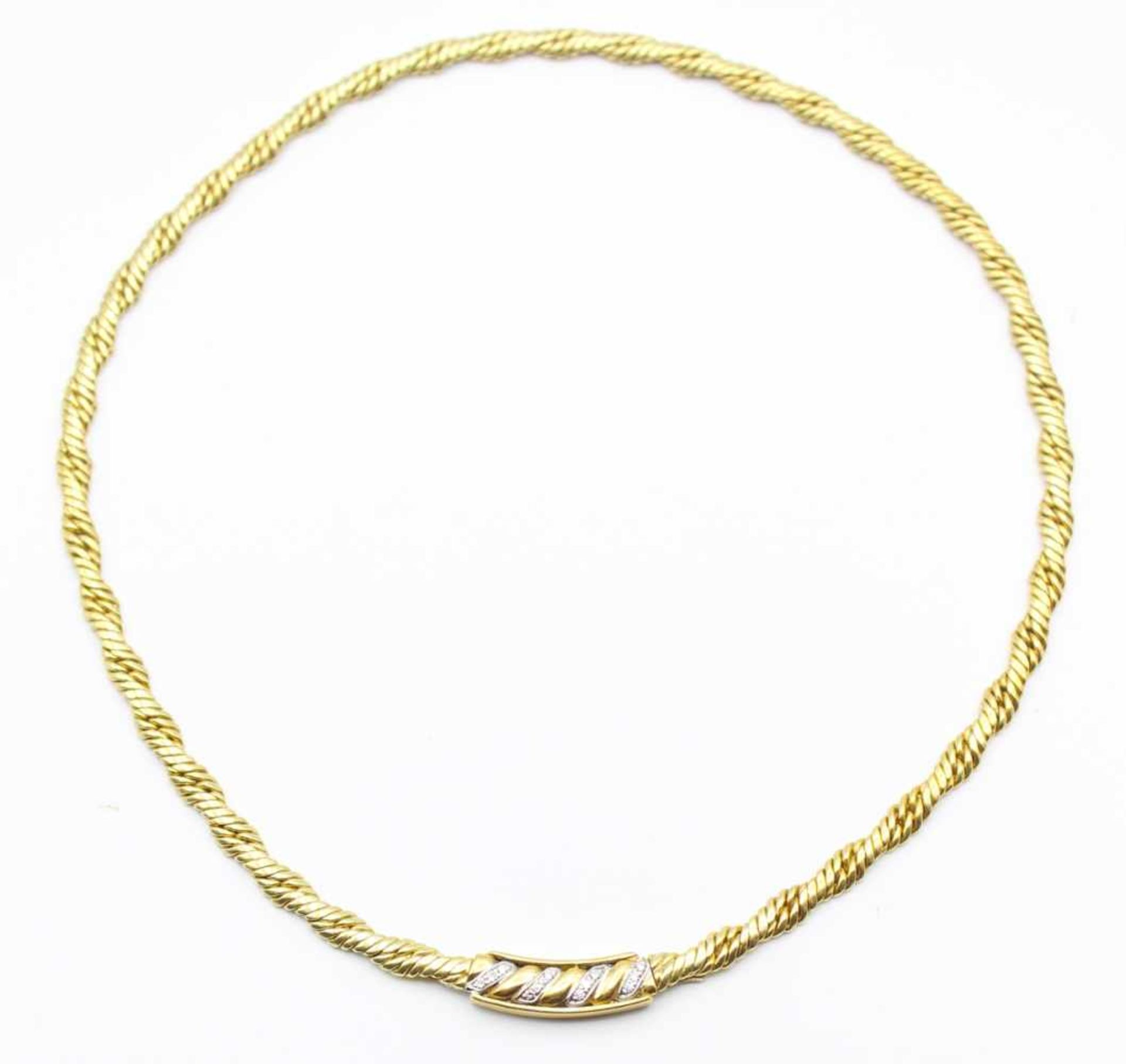 Goldenes Brillantcollier - Gelbgold gest. 585 flaches Flechtmuster, gebogtes Mittelteil mit