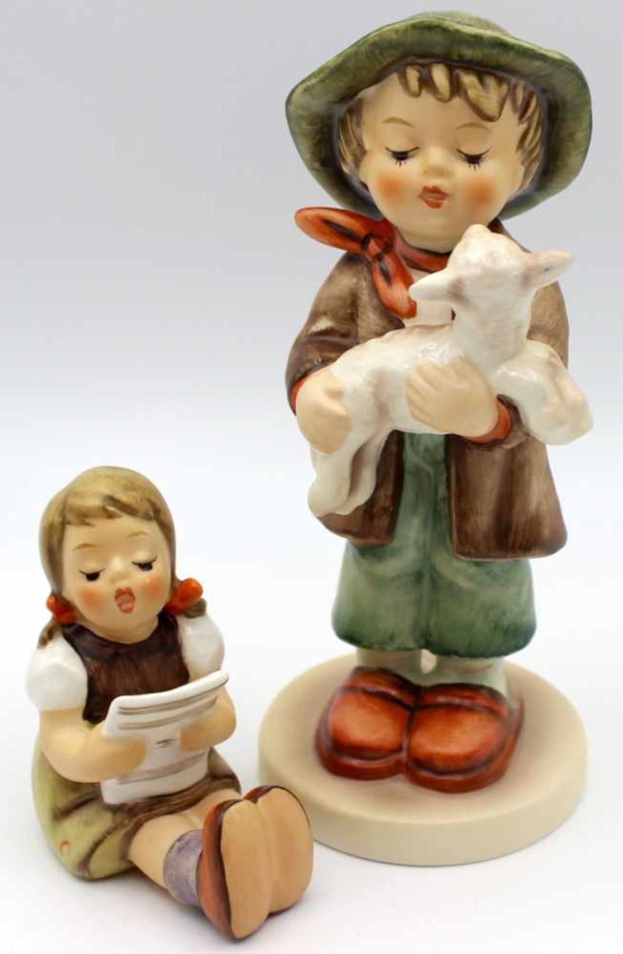 Paar Porzellanfiguren - Marke Goebel 1. " Schäferbub ", Nr. 63/0, Höhe ca. 14 cm, 2. " Die kl.