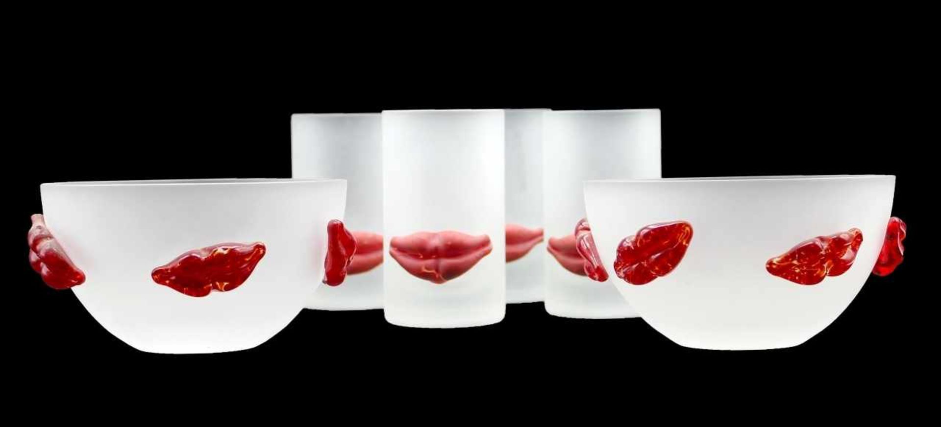 Lot Glasobjekte - Glasstudio Borowski " Kisses - zwei Schalen ", d.= 13 cm und 4 Becher, Höhe 10