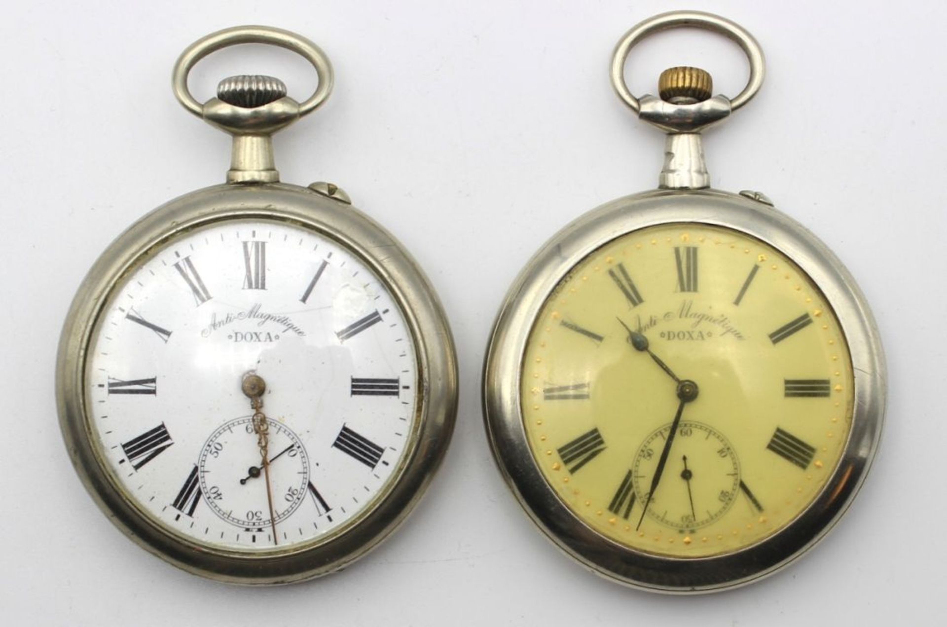 Paar offene Herrentaschenuhren um 1910/20 Marke Doxa, No. 307946 und 1076944, Emailzifferblatt (