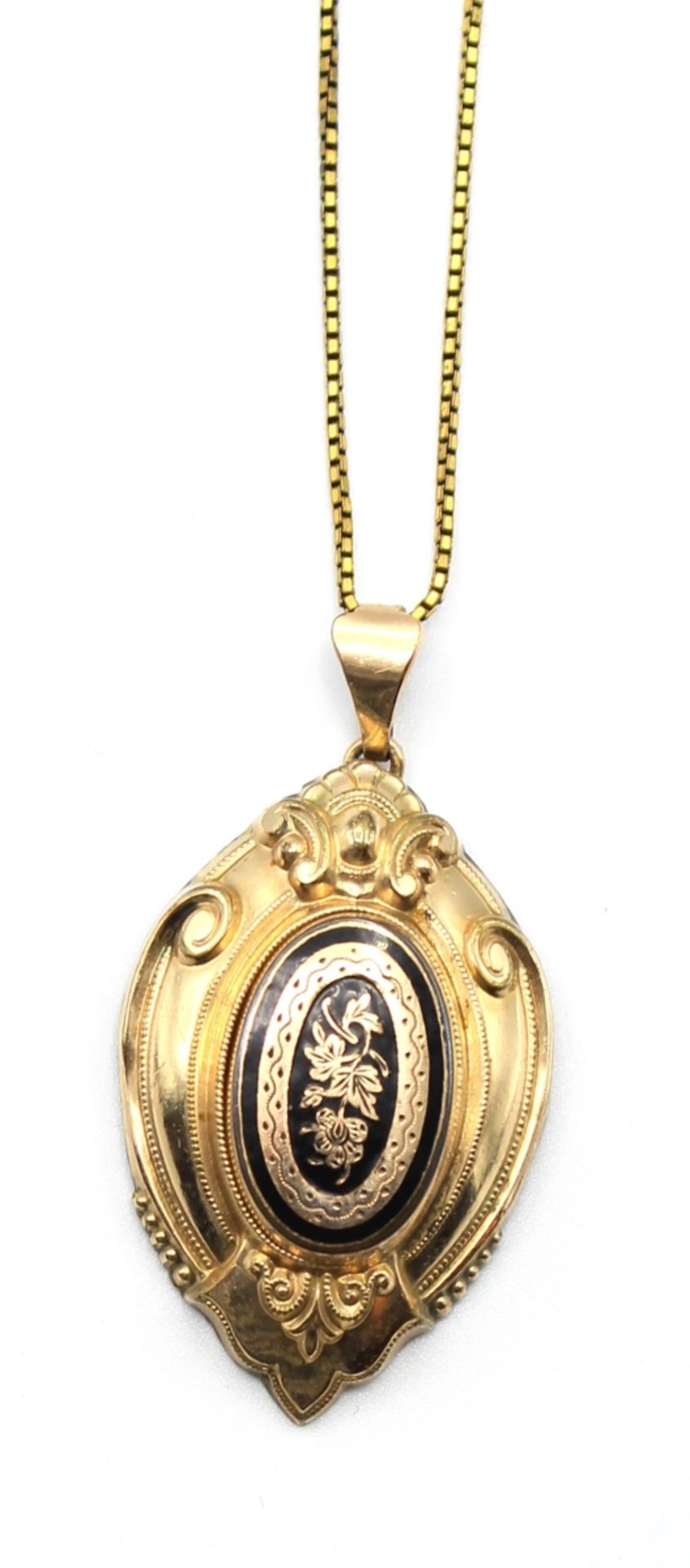 Anhänger an Kette - 19.Jahrhundert Bürgergold, ovale Form, mit floraler Kartusche, Länge ca. 5 cm,