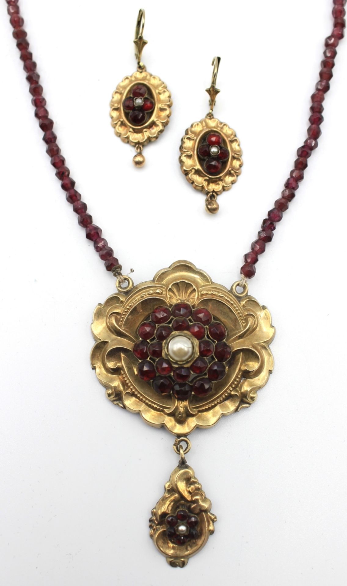 Biedermeier Granatcollier mit Ohrhängern Anhänger Schaumgold mit Granatblüte und Centerperle,