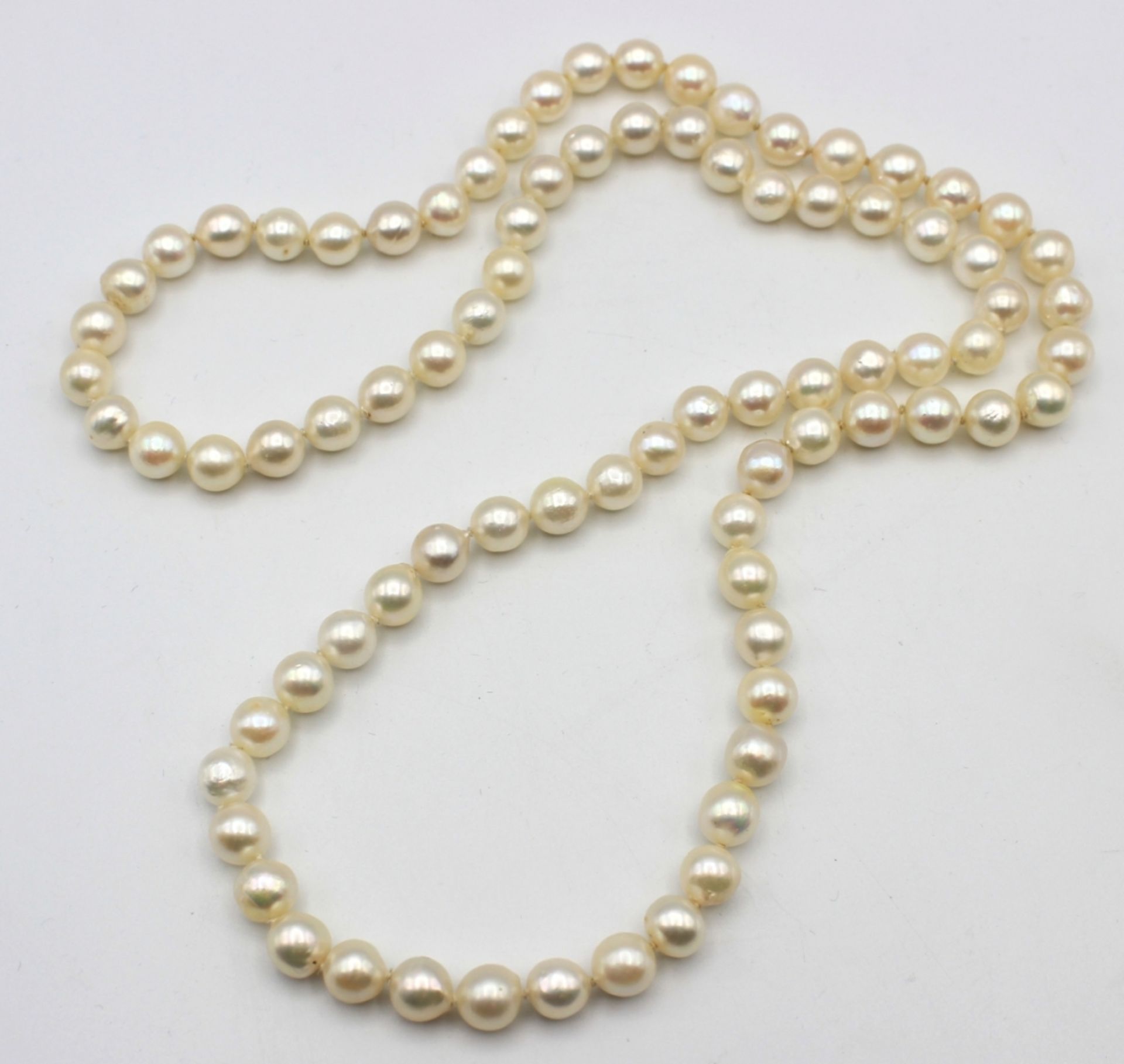 Perlenkette endlos, mit 83 Zuchtperlen, d.= 8-8,5 mm, Länge ca. 63 cm- - -25.00 % buyer's premium on