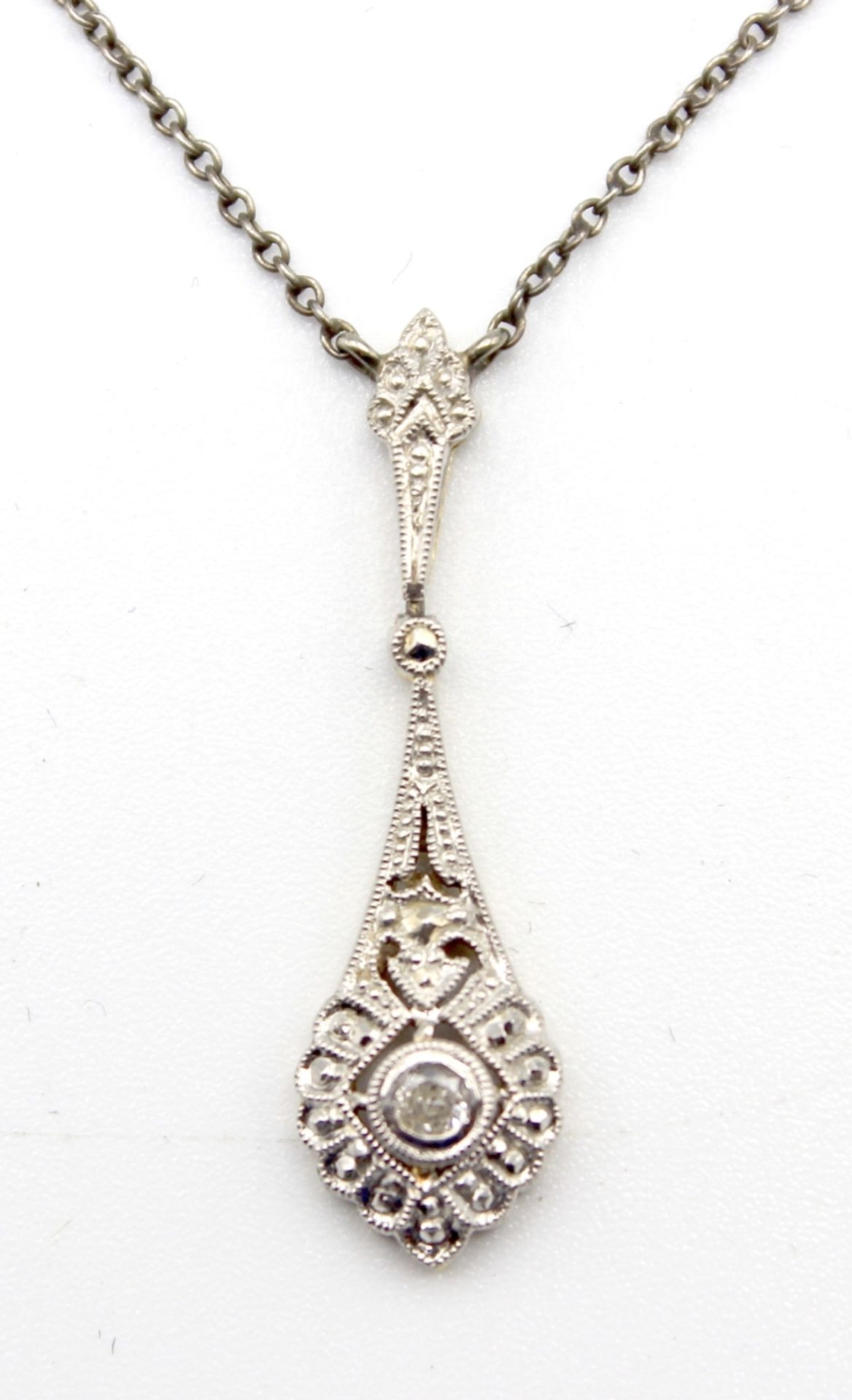 Collier - Art Deko Platinfassung, Tropfen mit kl. Diamant im Altschliff ausgefasst, Gelbgold