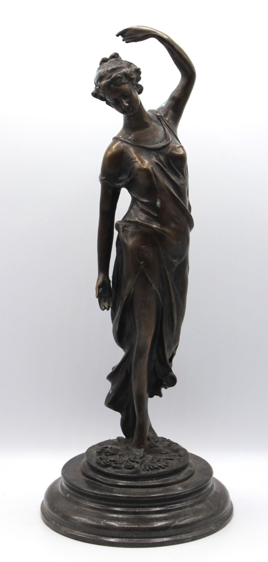 Skulpur - Anonym (XX.Jahrhundert) "Tänzerin", Bronze, im Sockel undeutlich signiert, getreppter