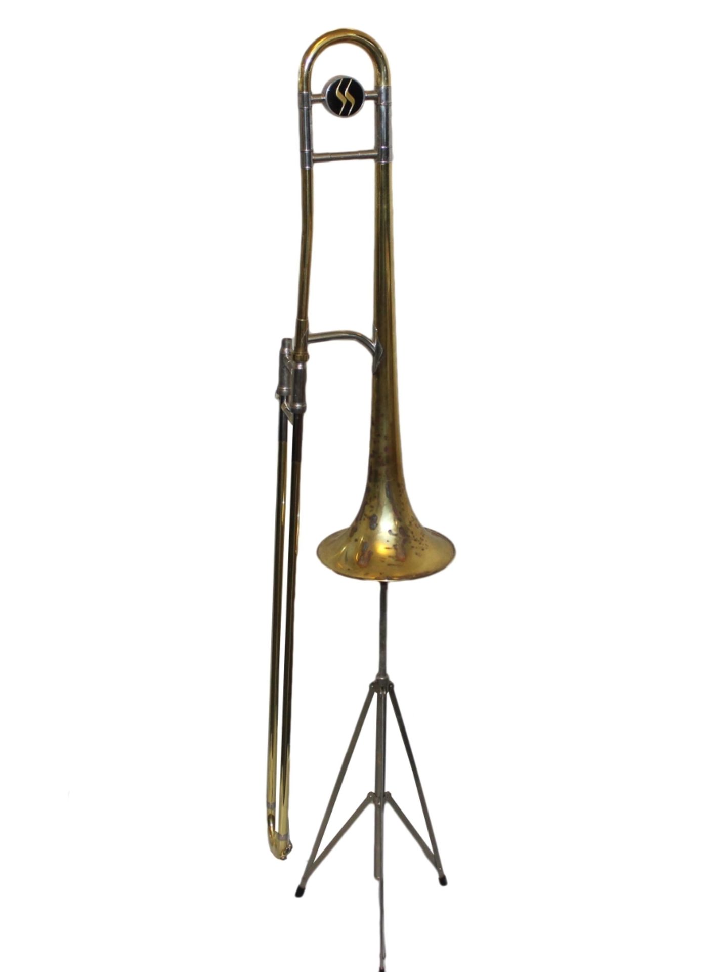 Musikinstrument- Posaune bez. Jupiter, anbei Ständer, Messing-Korpus, Korrosionsspuren, Mundstück