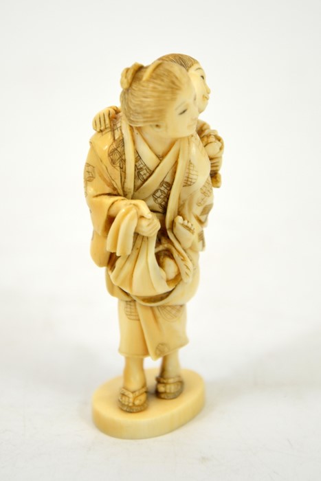 λ A 19th century Japanese ivory okimono - Image 5 of 6