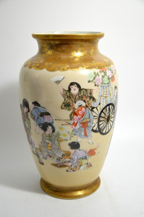 A large Japanese porcelain vase, Meiji - Image 3 of 5