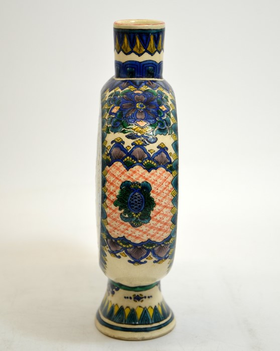 A Japanese Kutani moonflask, Meiji, circa 1890 - Image 4 of 5