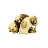 λ A 19th century Japanese ivory netsuke, Meiji