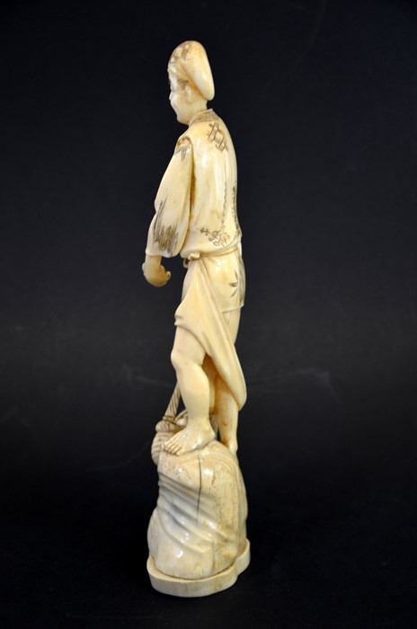 λ A 19th century Japanese carved ivory okimono, Meiji - Image 2 of 5