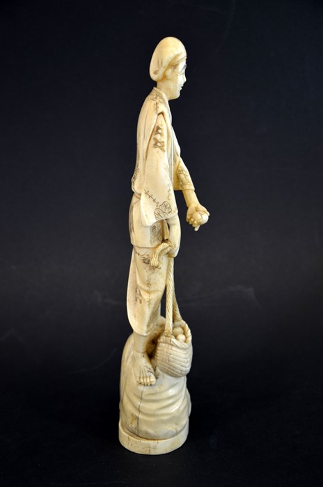 λ A 19th century Japanese carved ivory okimono, Meiji - Image 4 of 5